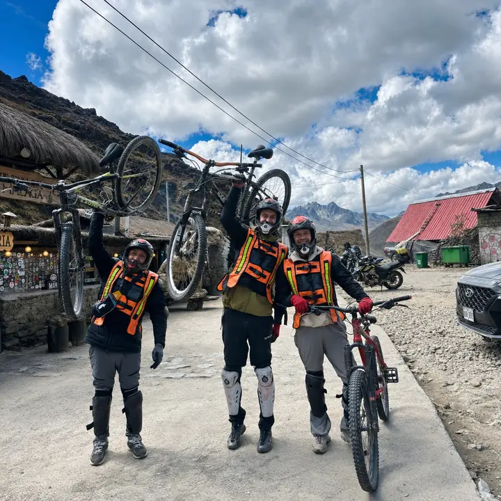 Three travelers with mountain bikes on the Inca Jungle route in Peru.